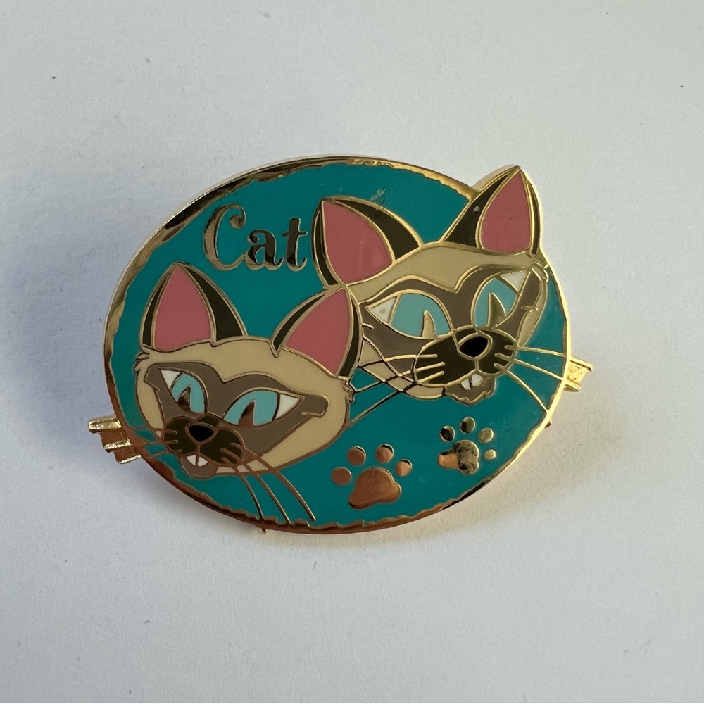 Cat Lady and the Tramp Siamese Cat Disney Pin Trading Lanyard Pin Series